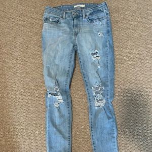 levi’s light wash 711 skinny jeans